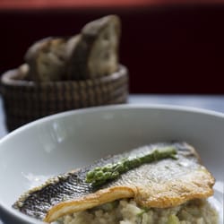 Filet de bar, risotto aux asperges, gingembre et lait de coco