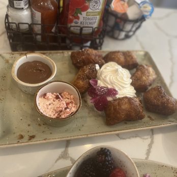 Fairview Farmers - Croissant Beignets - Breakfast & Brunch Near Me - Fairview, Texas