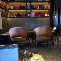 Four Seasons Hotel - Cigar lounge in ten trinity club