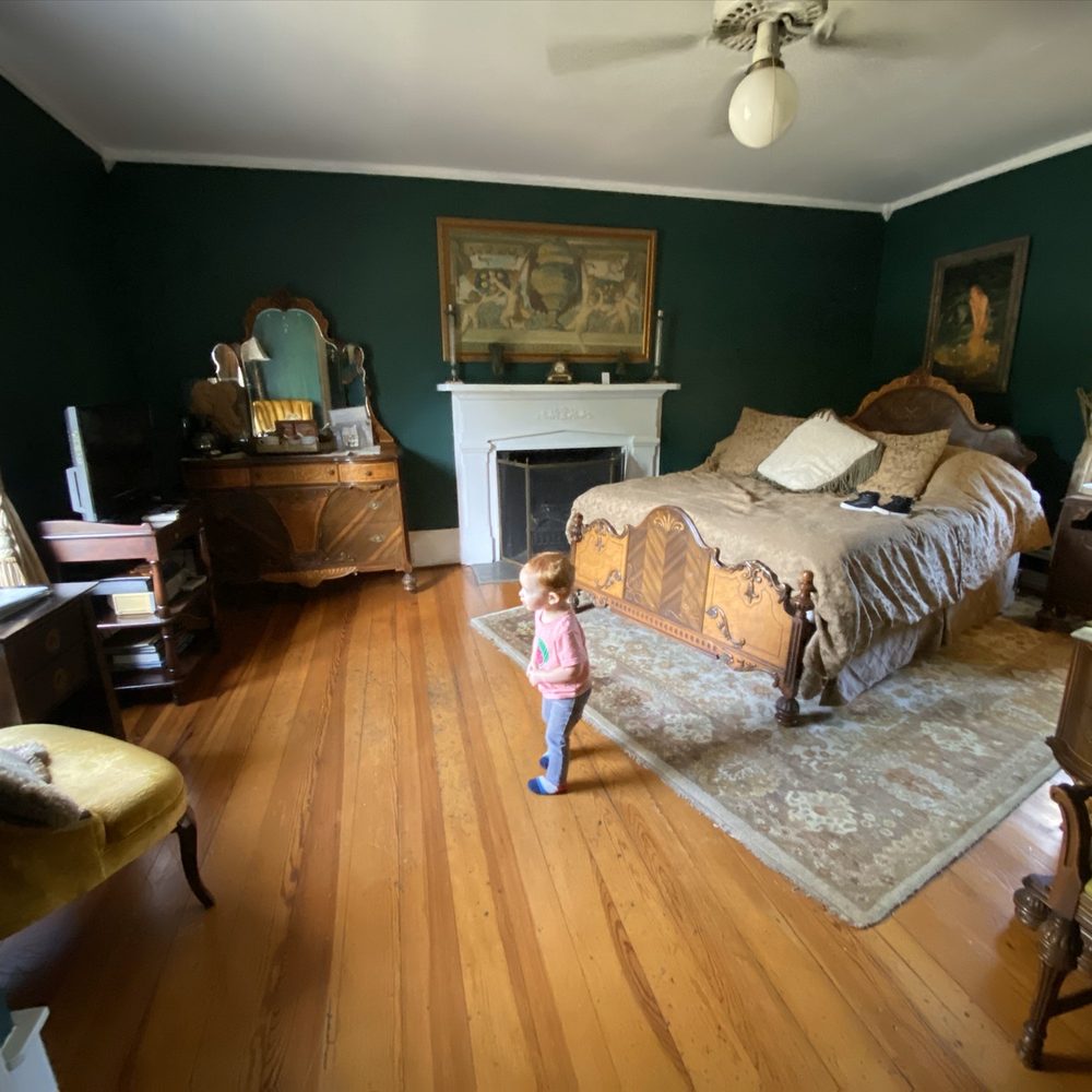 Cooper's Landing - My daughter in our room. - Hotels Near Me - Clarksville, Virginia