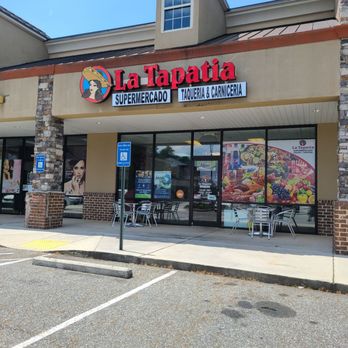 La Tapatia Meat Market - Front of La Tapatia - Mexican Near Me - Dacula, Georgia