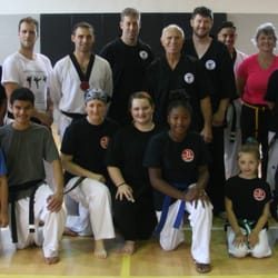 Jitae Taekwondo Academy - Bill "Superfoot" Wallace teaching his kickboxing method seminar to Jitae