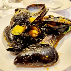 Gusto Divino Trattoria - Muscles Oregenatto App ~ 7.30.23