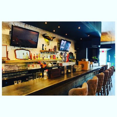 Mr. Braxton Bar & Kitchen by null