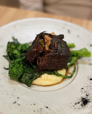 ēst Restaurant by null