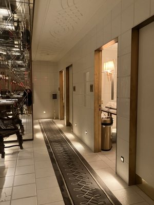 L’Avenue at Saks by null