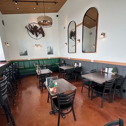 Treeline Teriyaki - Doning room