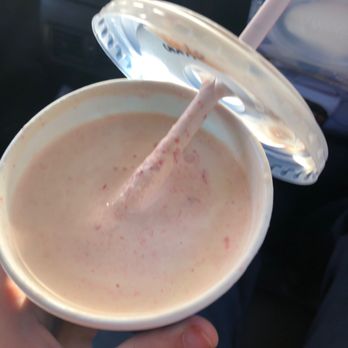 Rusty's Drive in - Strawberry milk shake - American Near Me - Cashmere, Washington