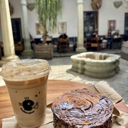 Café Brújula - Nutella pastry and latte frio