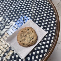 1/2 pound chocolate chip cookie