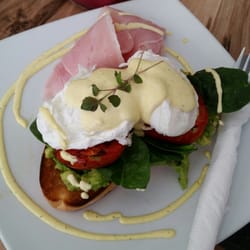 Raw Energy - Vege eggs benny special with ham