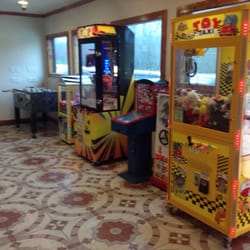 Murf's Gearbox Grill - Game room.