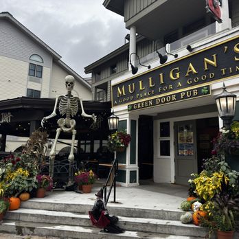 Mulligan's Restaurant At Stratton Mountain - Decorated for fall!!! - New American Near Me - Stratton, Vermont Mulligan's Restaurant At Stratton Mountain - Decorated for fall!!! - New American Near Me - Stratton, Vermont