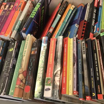 Parkland Library - Young adult books at book fair - Libraries Near Me - Parkland, Florida