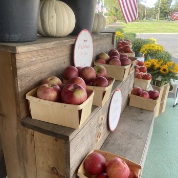 Hallock's Cider Mill - Bakeries Near Me - Laurel, New York