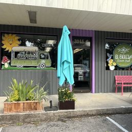 Exterior photo of El Bell's Flower Truck - Ocala, Florida Exterior photo of El Bell's Flower Truck - Ocala, Florida