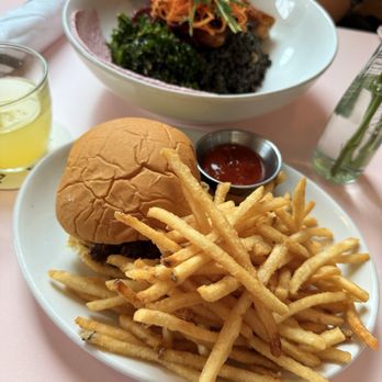 Cafe Roze - Smashburger - Breakfast & Brunch Near Me - Nashville, Tennessee