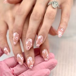 Belen's Beauty Boutique - Après Gel-X short almond shape and nail art