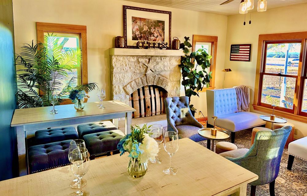 White House Winery Logo