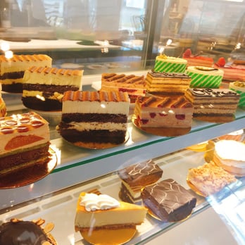 Crispelli's Bakery - Variety of beautiful cakes. - Coffee & Tea Near Me - Royal Oak, Michigan