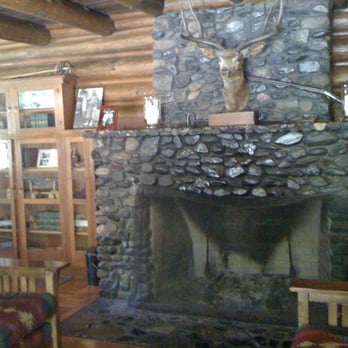 Weasku Inn Historic Resort - Fire place in the main room - Hotels Near Me - Grants Pass, Oregon