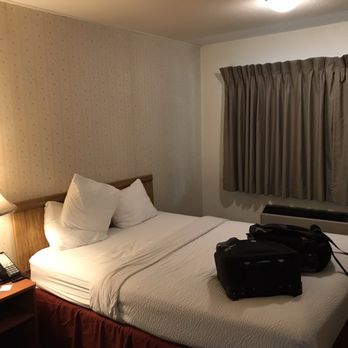 Northern Queen Inn - One of the beds - Hotels Near Me - Nevada City, California Northern Queen Inn - One of the beds - Hotels Near Me - Nevada City, California