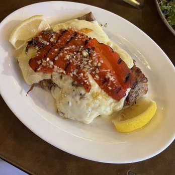 Cabaña Villegas - Matambrito con mozzarella, morrones y ajo Pork belly pizza with mozzarella cheese, garlic and red pepper - Steakhouses Near Me - Buenos Aires, C