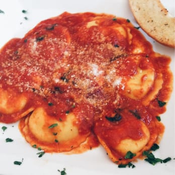 Melrose Cafe - Cheese Ravioli with complimentary garlic bread - Burgers Near Me - Los Angeles, California