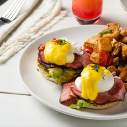 The Benediction by Toast - HOUSE: Hickory smoked shoulder bacon, avocado mash, poached eggs and our signature hollandaise sauce.