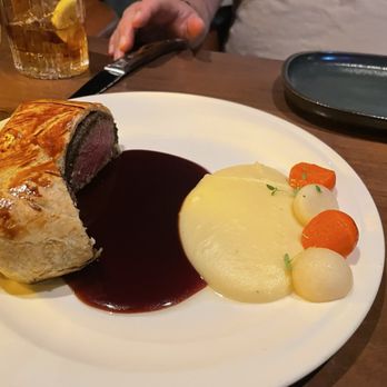 Ramsay's Kitchen at The Silver Legacy - Beef Wellington - American Near Me - Reno, Nevada Ramsay's Kitchen at The Silver Legacy - Beef Wellington - American Near Me - Reno, Nevada