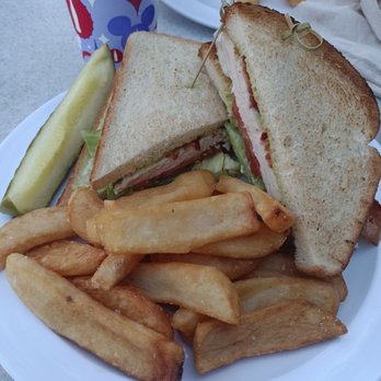 Flo's V8 Cafe - Ramone's Low and Slow Club - Cafes Near Me - Anaheim, California