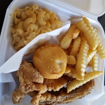 Coaches - 3 piece catfish dinner - Comfort Food Near Me - Milwaukee, Wisconsin