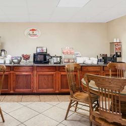 Super 8 by Wyndham Kimball - Property amenity