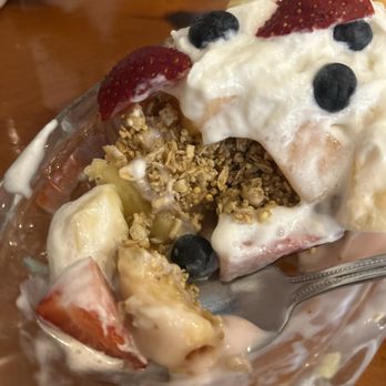 Waves - The breakfast banana split - American Near Me - Boothbay Harbor, Maine Waves - The breakfast banana split - American Near Me - Boothbay Harbor, Maine