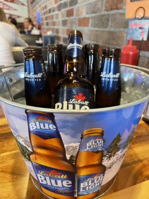 Duff's Famous Wings by null