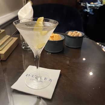 DUKES BAR - Gin and tonic - Lounges Near Me - London, XGL