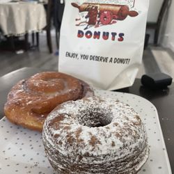 Rolling Pin Donuts - Cronut for the win! (Filled with apple)