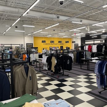 Bloomingdale's Outlet - Inside - Outlet Stores Near Me - Livermore, California