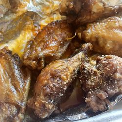 Alpha Street Pizzeria - Garlic Parm Buffalo sauce wings