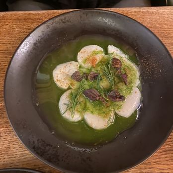 Les Saisons - Carpaccio de Saint-Jacques citronné, huile d'herbes / Carpaccio of scallops with lemon, herb oil - French Near Me - Paris, 75 Les Saisons - Carpaccio de Saint-Jacques citronné, huile d'herbes / Carpaccio of scallops with lemon, herb oil - French Near Me - Paris, 75