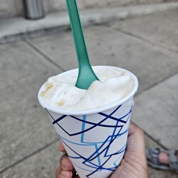 Runaway Cow - Banana pudding snowstorm - Ice Cream & Frozen Yogurt Near Me - Chicago, Illinois