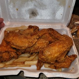 Classic Chicken wings with fries Classic Chicken wings with fries