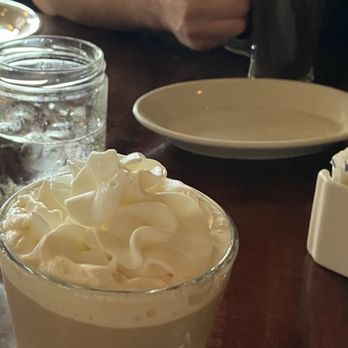 Churchill's - American Near Me - Rockville Centre, New York