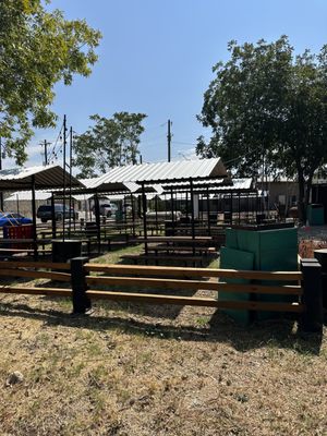 Louie's Craft BBQ by null