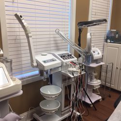 Royal Laser & Skin Care - Facial room