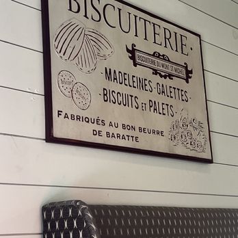 Paulette Cafe - Decor - Pizza Near Me - Conroe, Texas