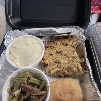 The Eagle's Nest - Chicken Casserole, Green Beans, and Mashed Potatoes - Hot Dogs Near Me - Grundy, Virginia