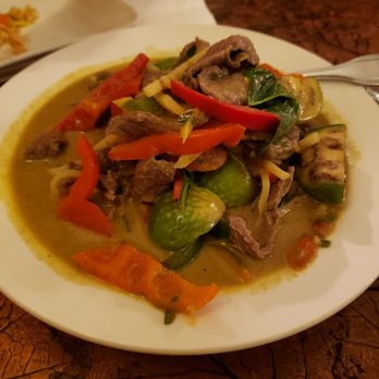 Pad Thai - Green curry with beef - Thai Near Me - Highland Park, New Jersey