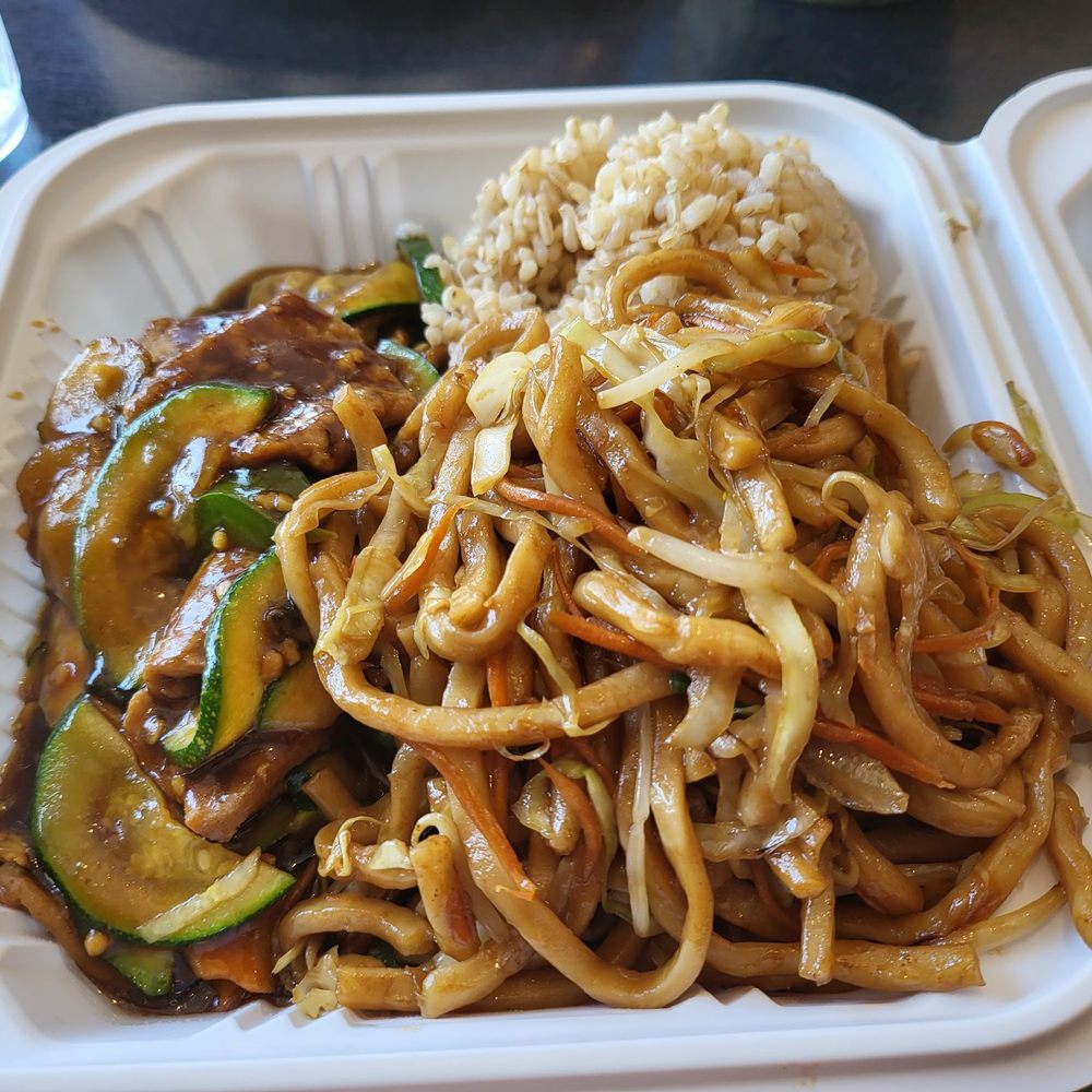 Veggie Garden - Hunan veggie chicken or beef? Lunch special.... Was not spicy as the menu said and Im pretty sure the waitress gave me the wrong item? - Vegan Near Me - Mountain View, California Veggie Garden - Hunan veggie chicken or beef? Lunch special.... Was not spicy as the menu said and Im pretty sure the waitress gave me the wrong item? - Vegan Near Me - Mountain View, California