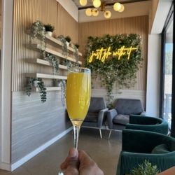 Glo Nail Lounge & Spa